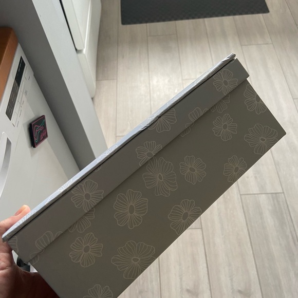 Tissue box cover - Picture 2 of 2